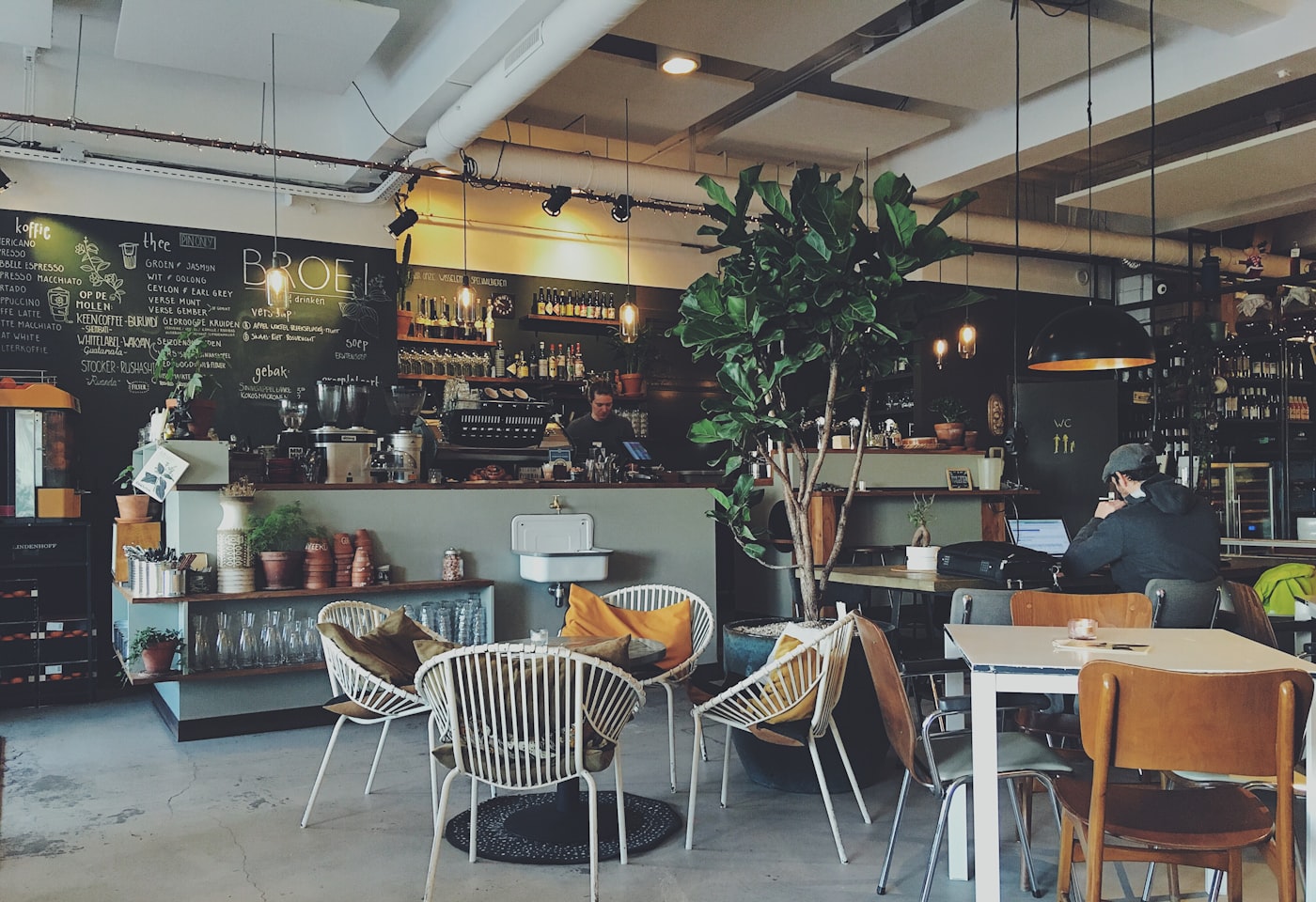 Cafe barı ve kahve hazırlığı